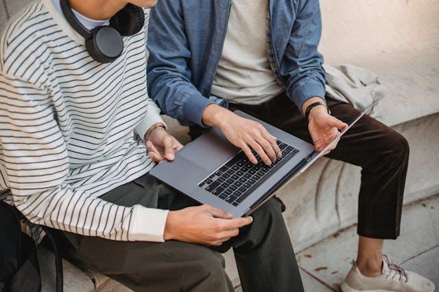 Belajar cara membuat CV yang menarik
